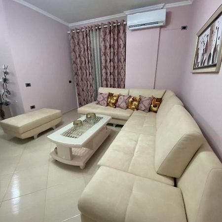 Orfeas Central Apartment Fier Kültér fotó