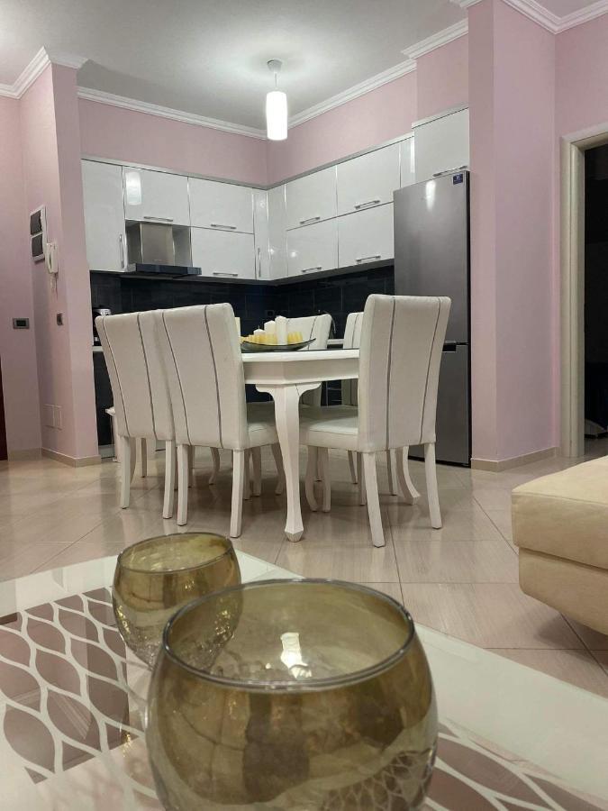 Orfeas Central Apartment Fier Kültér fotó