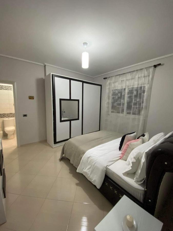 Orfeas Central Apartment Fier Kültér fotó