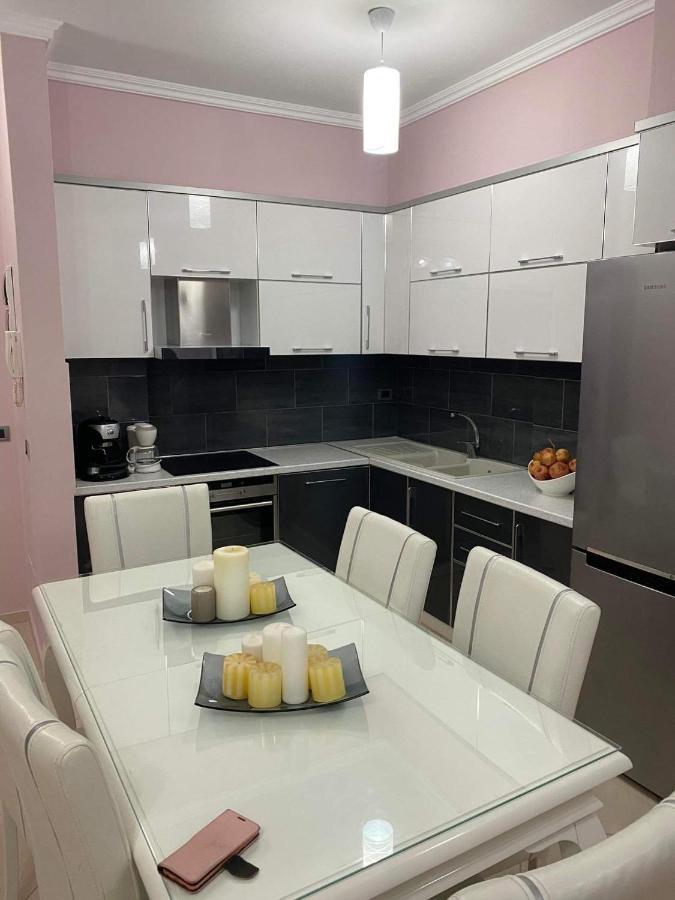 Orfeas Central Apartment Fier Kültér fotó