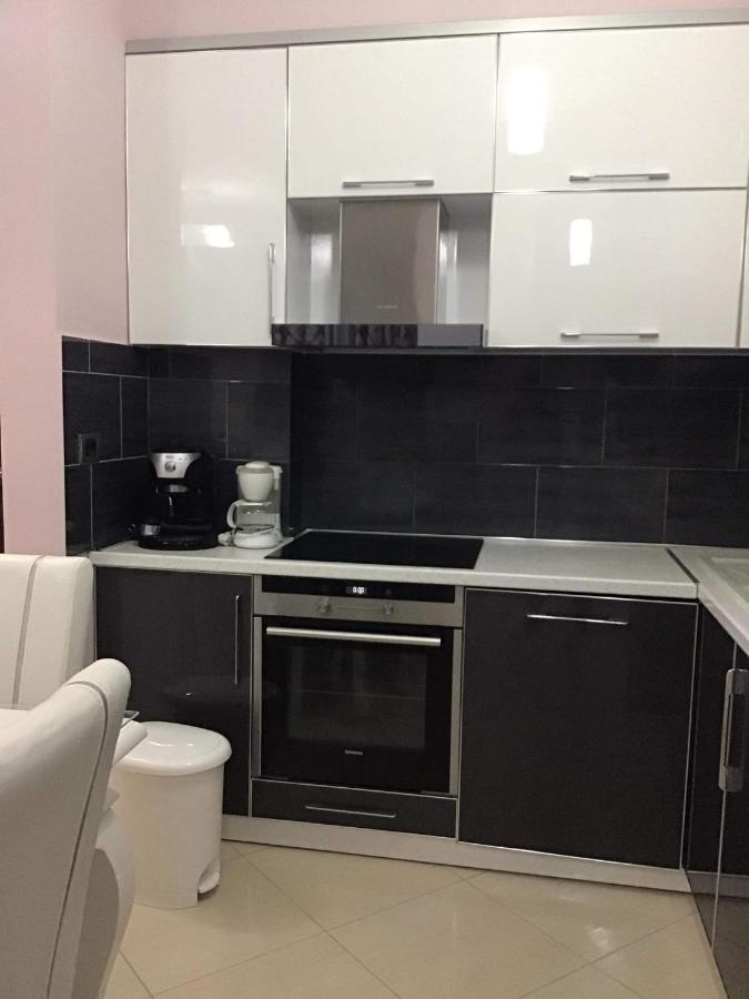 Orfeas Central Apartment Fier Kültér fotó
