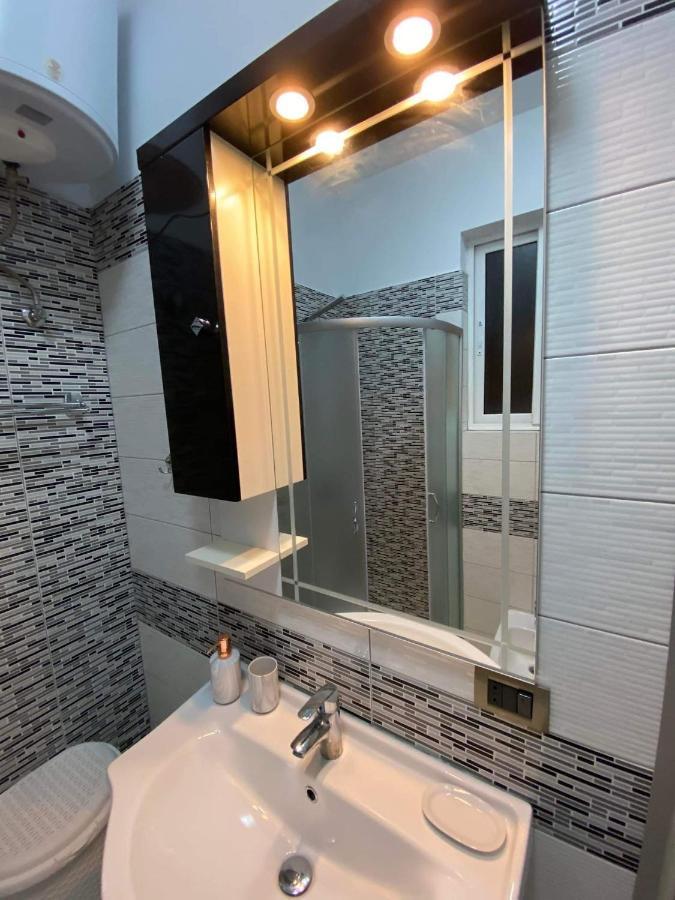 Orfeas Central Apartment Fier Kültér fotó