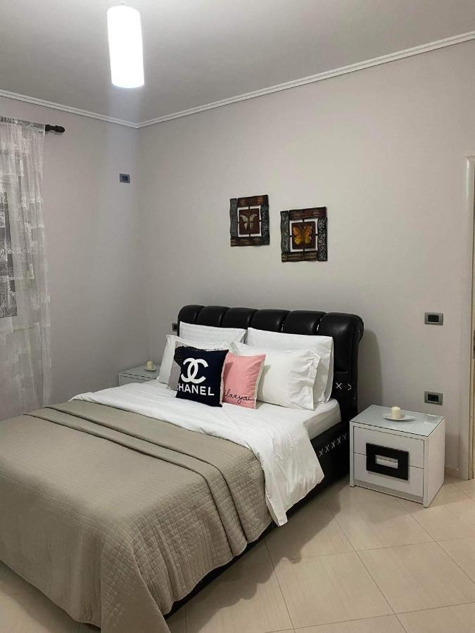 Orfeas Central Apartment Fier Kültér fotó