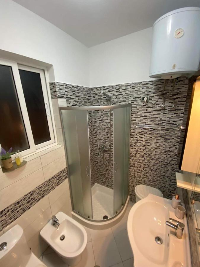Orfeas Central Apartment Fier Kültér fotó